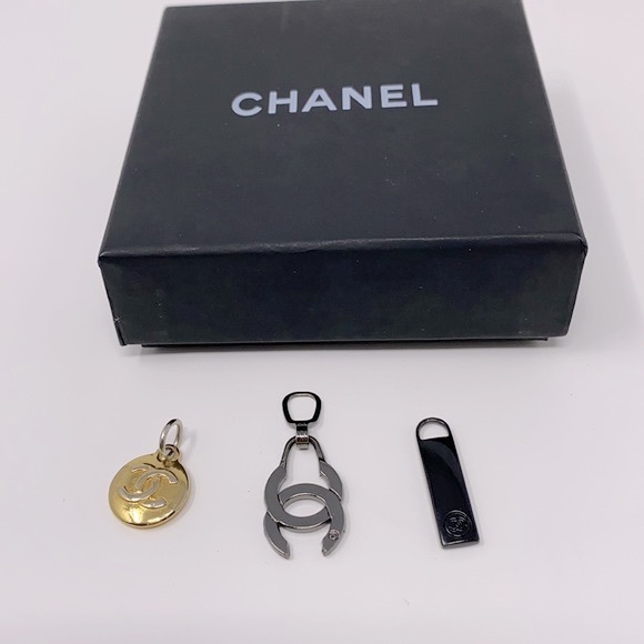 Three CHANEL Metal Zipper Pull - Picture 3 of 11